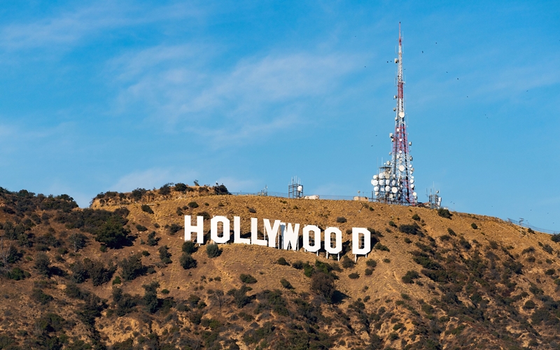 Hollywood gắn liền với ngành công nghiệp điện ảnh 