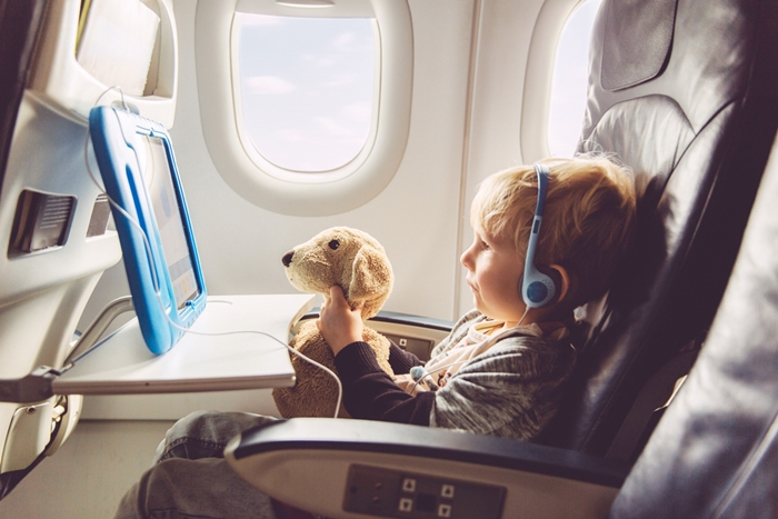 Một số lưu ý mà bạn nên biết khi trẻ đi máy bay