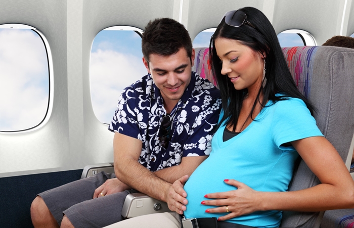 Phụ nữ mang thai đi máy bay cần chú ý điều gì?