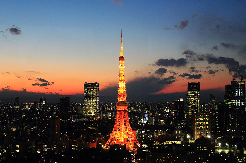 Tháp Tokyo lung linh trong đêm mang kiểu dáng thiết kế của Eiffel nổi tiếng 