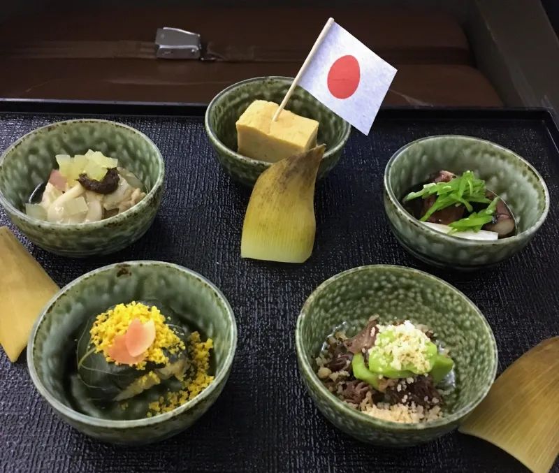Nếu bạn có bất cứ nhu cầu nào về đồ ăn, Japan Airlines đều có thể đáp ứng