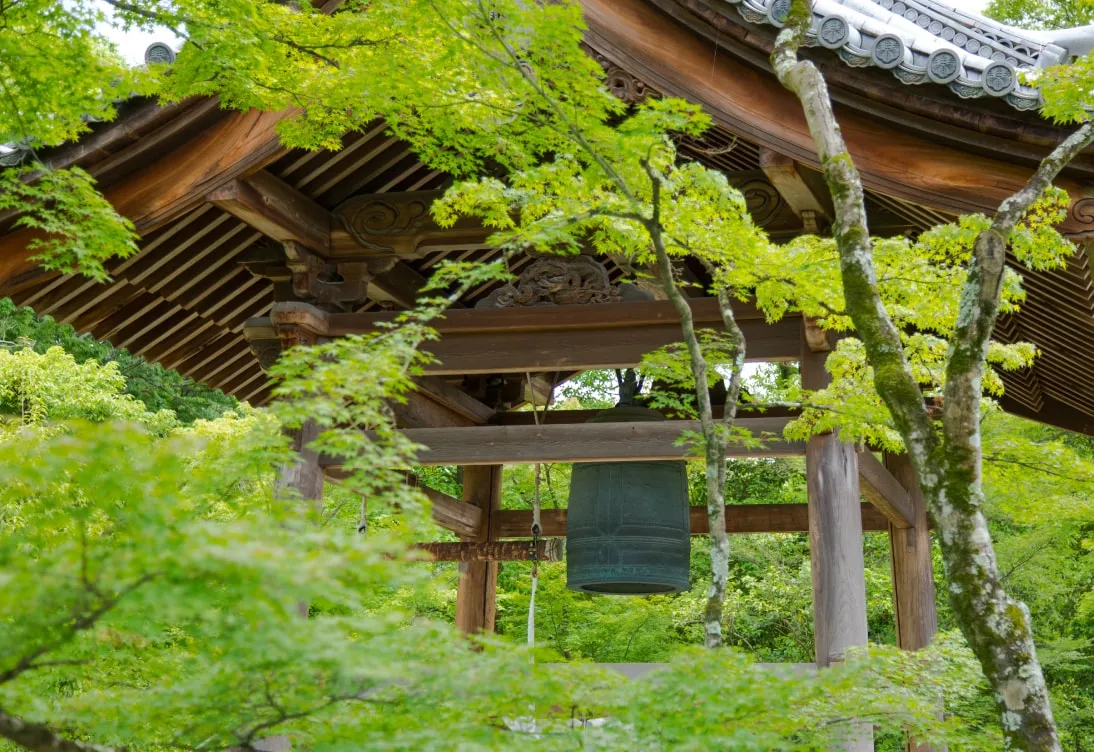 Tháp chuông Chùa Vàng ở Kyoto