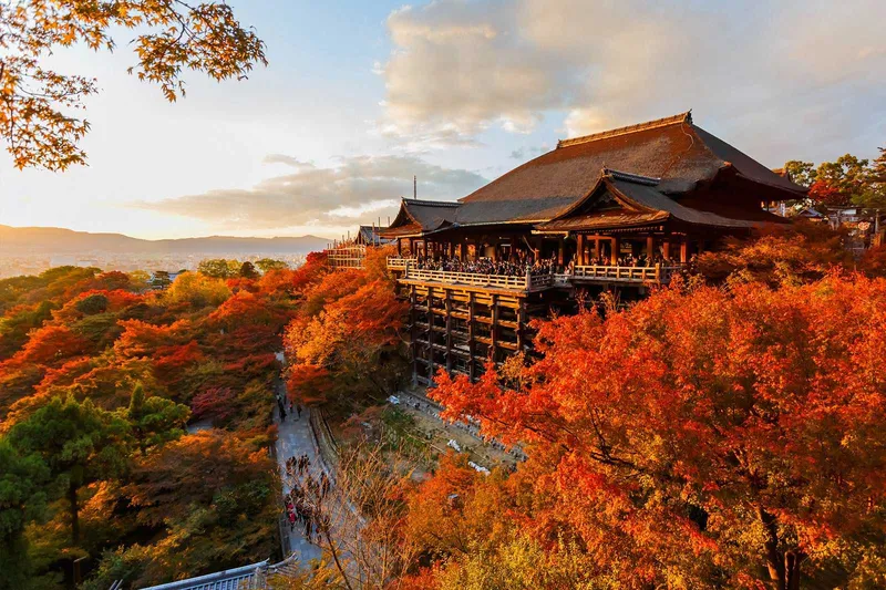 Đền Kiyomizu vào mùa thu