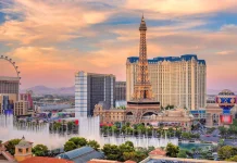 Tháp Eiffel tại Las Vegas